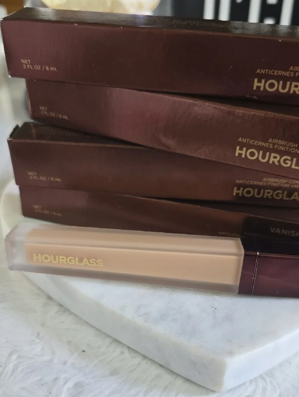 Hourglass light beige